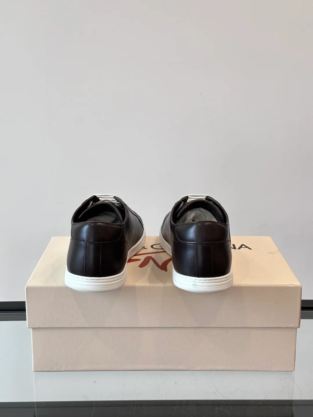 Men's shoes 💰p400 "DG" Dolce & Gabbana fashion casual shoes, high-end boutique men's casual sports shoes! Imported first layer cowhide. The contrasting color design attracts the eye, and the brand logo decoration on the tongue is exquisite and luxurious, super A level! Compared with the genuine product at the counter, the version is no worse at all! size: 38-44 (45 customized)